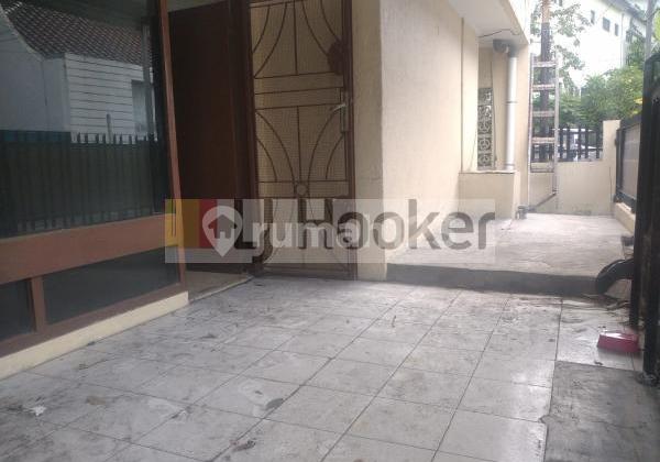 House for Sale in Tomang, West Jakarta, Habitable, Price Negotiable 2