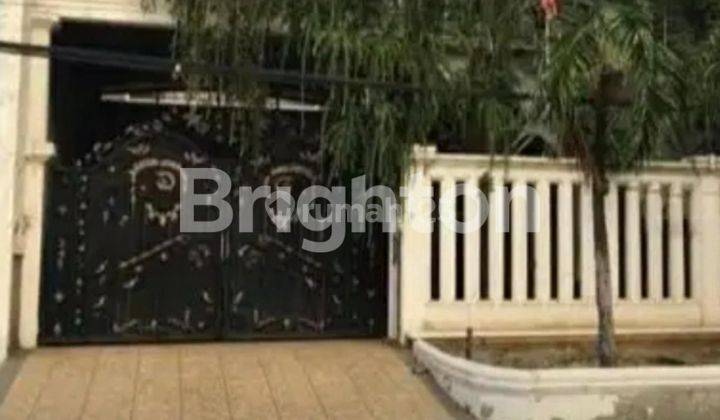 RUMAH 3LANTAI PUSAT KOTA SELANGKAH KE JALAN BASUKI RACHMAT 1