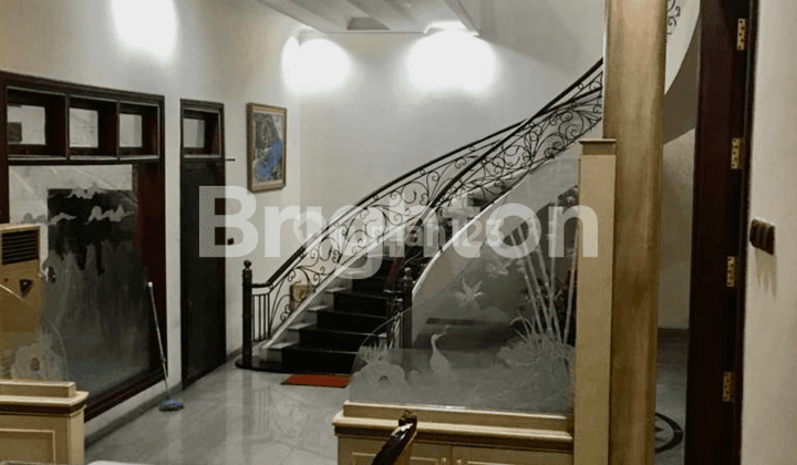 Rumah Darmo Hill Full Furnish 2.5 Lantai Split Level Lokasi Strategis 2