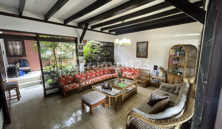 Comfortable & Well-Maintained House on Gegerkalong Street, Bandung 2