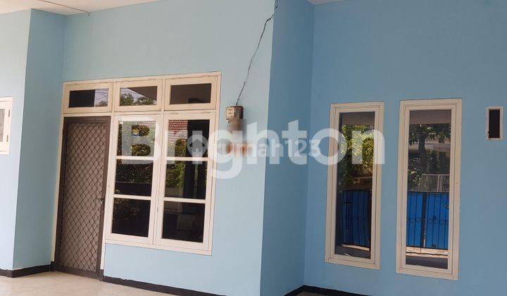 RUMAH TERAWAT ADA KITCHEN SETNYA LINGKUNGAN NYAMAN 1