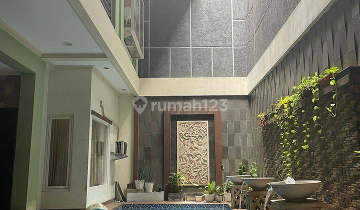 Rumah ada kolam renang di Taman Modern Cakung Jakarta Timur 1