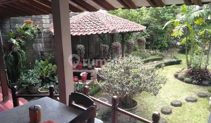 Rumah Nyaman Semi Furnished di Jalan Sarijadi, Bandung 2