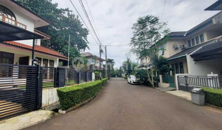 For sale, a serene and comfortable house in Bintaro Jaya Sector 9.