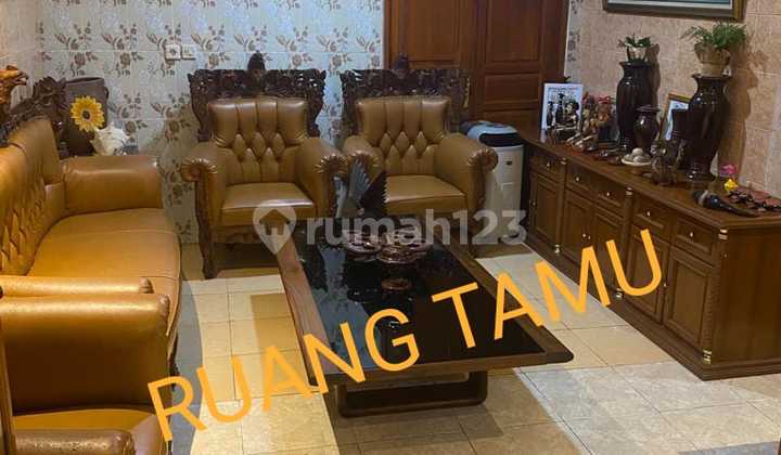 2.5-Story House in Johar Baru, Central Jakarta 2