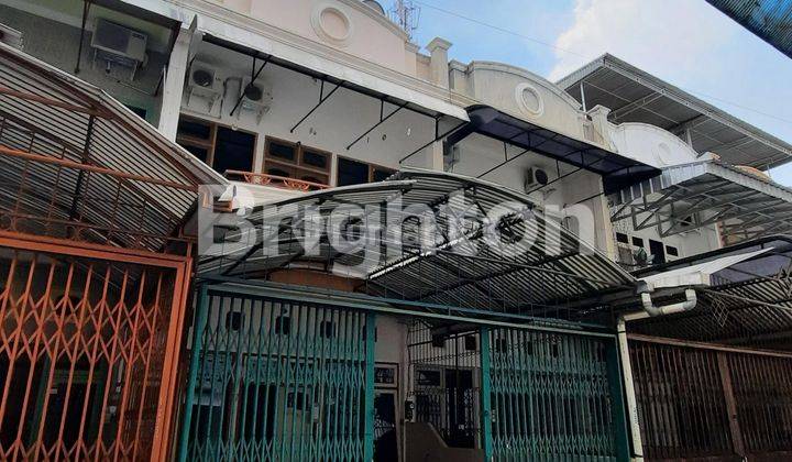 RUMAH 2.5 LANTAI 8 KAMAR TIDUR DI RAJAWALI 1