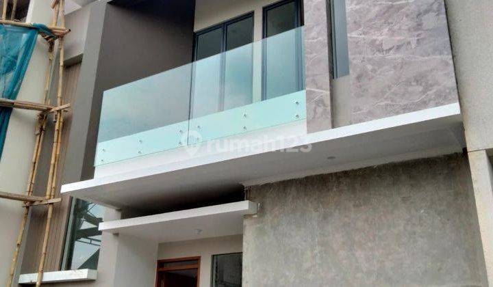 Rumah Baru Istimewa di cluster elite Singgasana Pradana ex golf 1