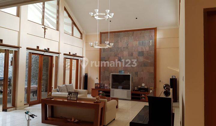 Rumah Lux Semi Furnished di Setrasari, Bandung 2