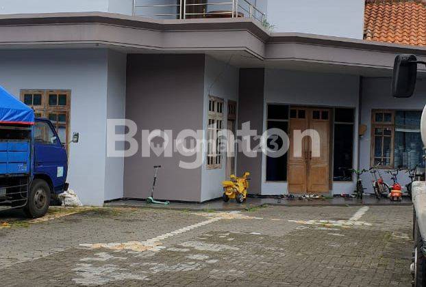 Rumah Mewah dan luas di jalan raya Boulevard kota Batu 2