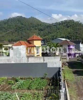 Villa belakang Hotel Orchid dengan suasana dan view kota Batu yang indah 1