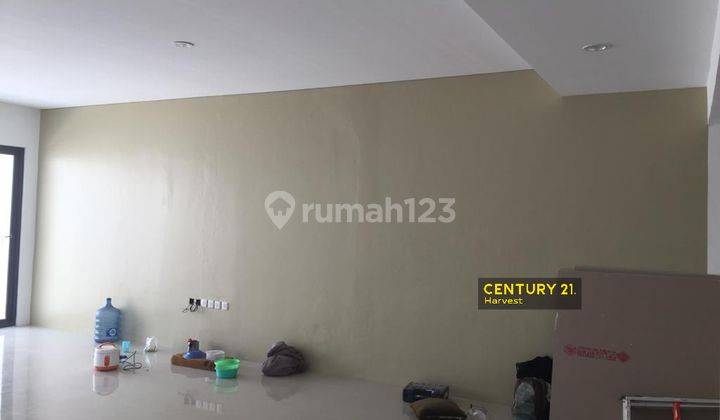 Disewakan Rumah 2 Lantai Semi Furnished Siap Huni Di Vassawood 2