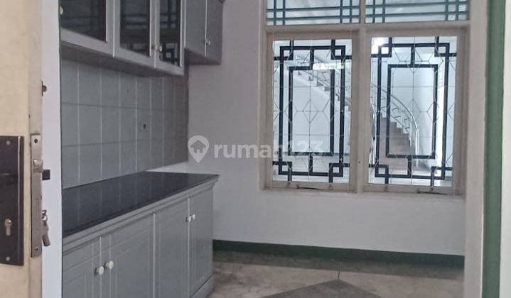 hunian bagus 2 lantai semi furnished kalang anyar 1