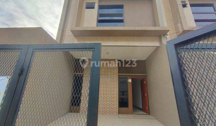 Rumah Baru Minimalis Di Perumahan Di Tengah Kota Bandung 1