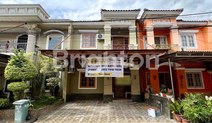 RUMAH TOWNHOUSE CANTIK DAN SANGAT NYAMAN DI KOMPLEK PERUMAHAN MEWAH 1