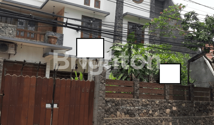 RUMAH DI JALAN RAYA DARMO INDAH 2 LANTAI 2