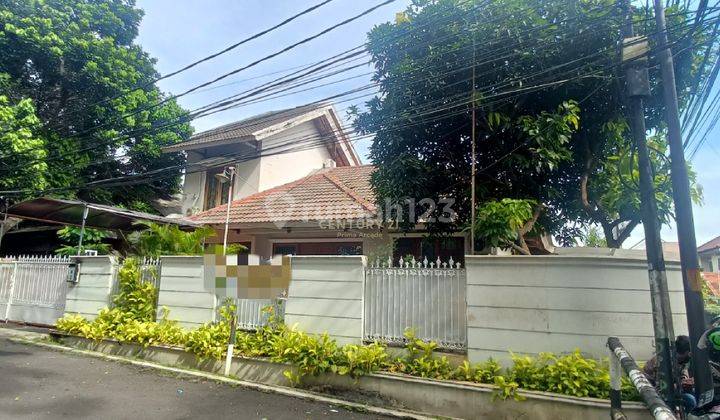 Dijual Rumah hook, depan taman, luas, strategis di Pasar Minggu Jakarta Selatan. 1