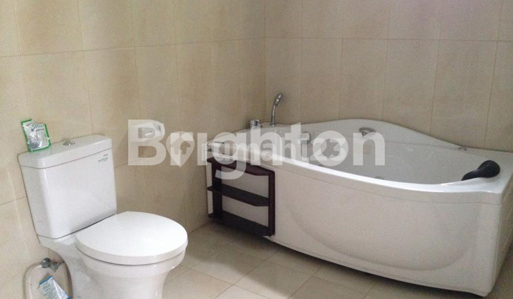 FULL FURNISH MEWAH TERAWAT ADA KOLAM RENANG DI TENGAH KOTA BALIKPAPAN 2