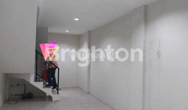 Rumah 3 Lantai Baru Unfurnished Sertifikat Hak Milik di KARTINI PASAR BARU, JAKARTA PUSAT, Jakarta Pusat 2