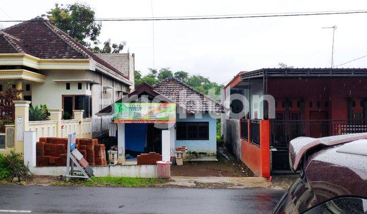 Rumah hitung tanah bentuk ngantong yg bikin hoki. pinggir jalan junrejo kota Batu 1