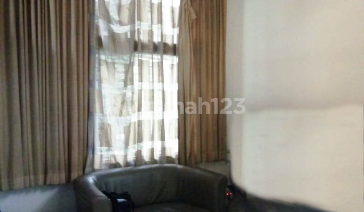 ruang tamu rumah lux di budi asih