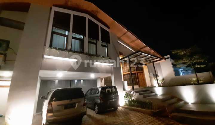 tampak depan rumah lux di budi asih