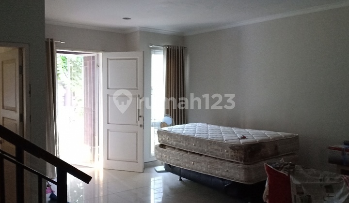 2-Story Ready-to-Live-In House 2-Story Ready-to-Live-In House