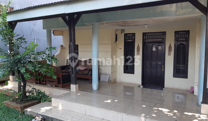 House with a Large Yard in Jomin Barat, Kota Baru Karawang 2