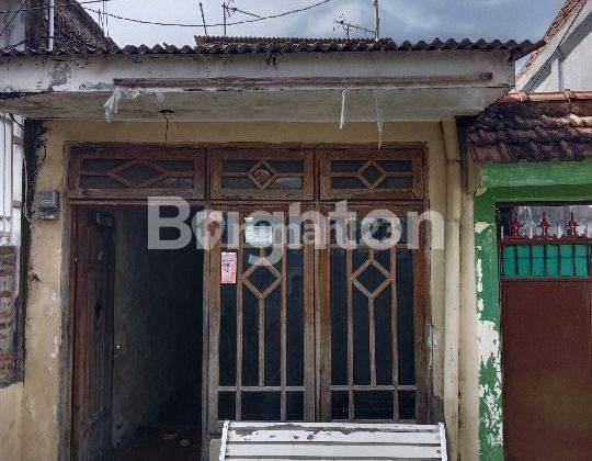 RUMAH MURAH DEKAT UNDAAN BALIWERTI TUNJUNGAN PRABAN SURABAYA PUSAT  1