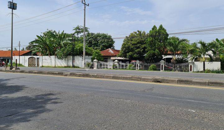 Rumah kuno antik di jalan raya petarukan pemalang 1