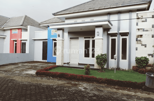 Rumah bagus di cluster elite fajar indah solo 1