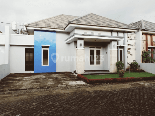 Rumah bagus di cluster elite fajar indah solo 2