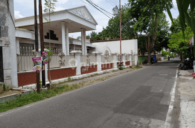 Rumah mewah strategis tengah kota dekat jalan honggowongso solo 2