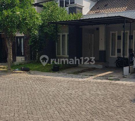 Rumah minimalis ada kolam renang di cluster elite gentan solo 2