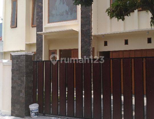 Rumah mewah bangunan baru dekat manahan solo 1