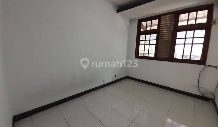 Rumah Tenang Luas Tepi  Jalan Raya Ada Jalur Angkot Cocok Kantor / Usaha .untuk #rumahtinggal #kantor #usaha#klinik #storage /Gudang #siaphuni #as It Is #swimmimgpool, Terusan Area Taman Wijaya Kusuma. 2