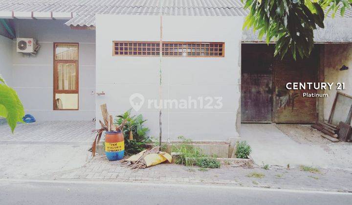 Rumah di jalan Bukit Cendana 1