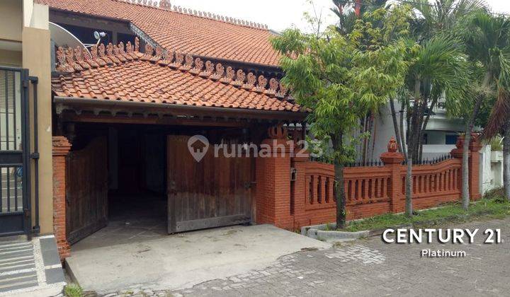 Rumah Mewah Full Ukiran di Jalan Brotojoyo 1