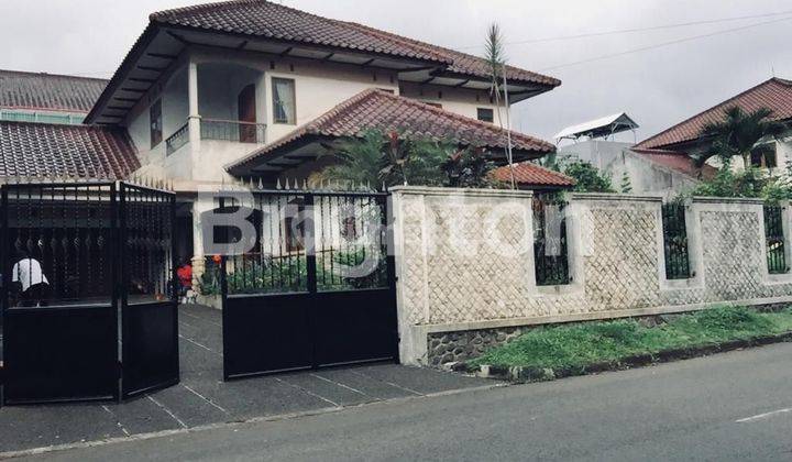 RUMAH NYAMAN 2 LANTAI ASRI DENGAN HALAMAN LUAS LOKASI ELITE 1