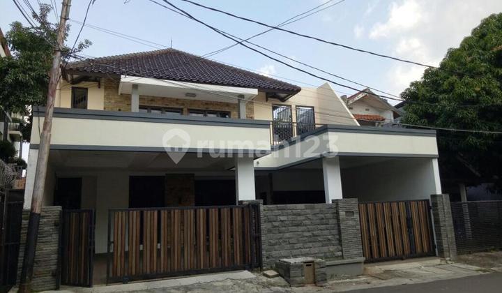 Rumah 2 Lantai di Kebayoran Baru
