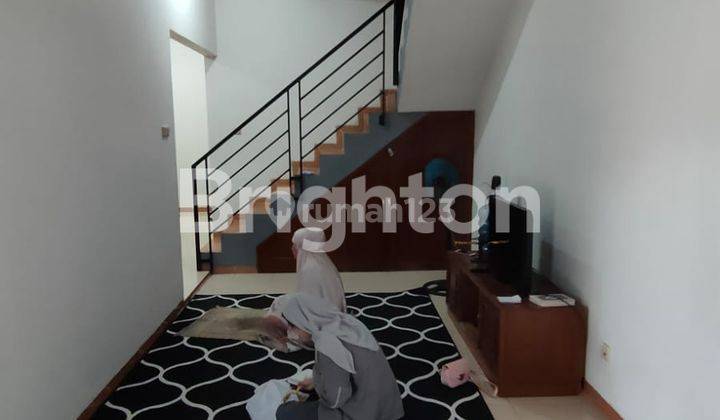 RUMAH CANTIK 2 LANTAI SIAP HUNI SANGAT STRATEGIS HARGA BERSAHABAT 2