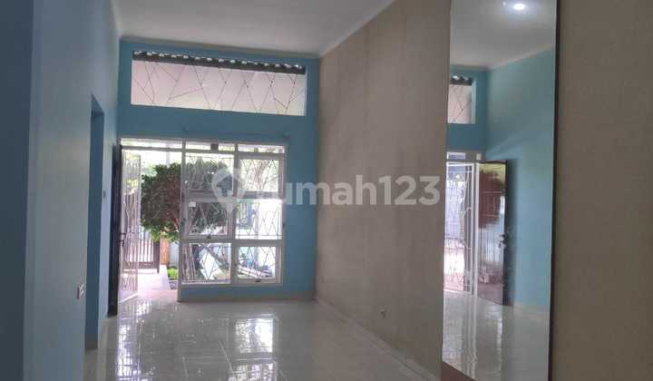 ruang tamu rumah kemang regency, katulampa bogor
