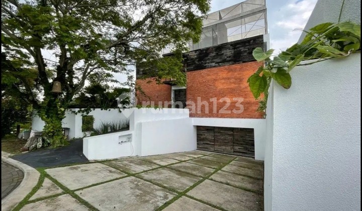 Best Deal! Rumah Lux Fully Furnished View Danau Dan Kolam Renang Pribadi Di Kbp 2