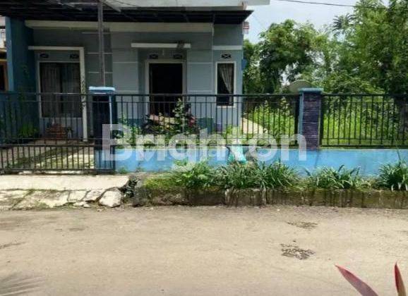 RUMAH DI LOKASI PERUMAHAN STRATEGIS DEKAT TOL 1