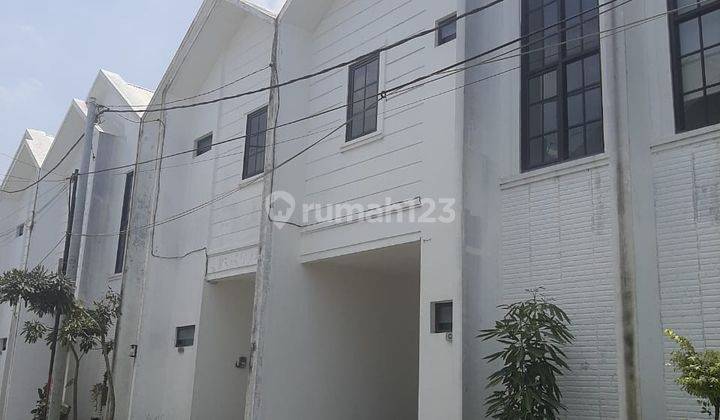 Turun harga!! Rumah Baru 2lantai dekat hotel Aston BNR (E) 1