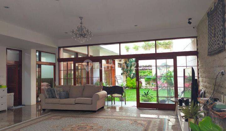 Dijual Rumah Lux di Jl. Setrasari Indah Bandung 2