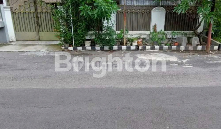 Quick Sale House in Manyar Kertoarjo, Wide Row