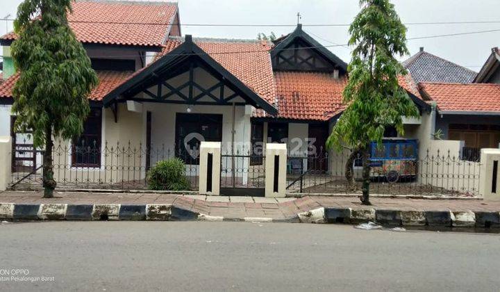 Rumah di Pinggir Jalan Utama Pekalongan Jawa Tengah 1