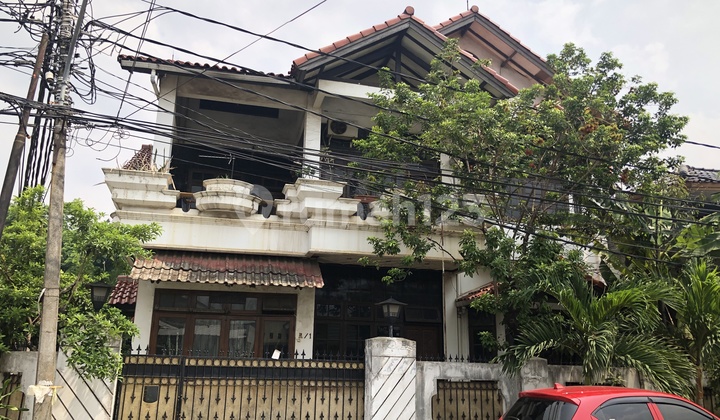 Corner House Near Highway and LRT Station 2