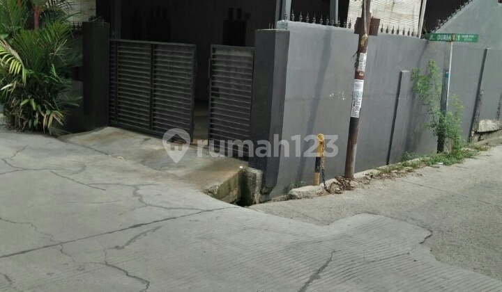 Rumah Hoek tanah luas Rumah Hoek tanah luas