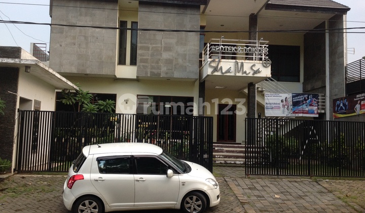 House / Clinic in East Jakarta House / Clinic in East Jakarta